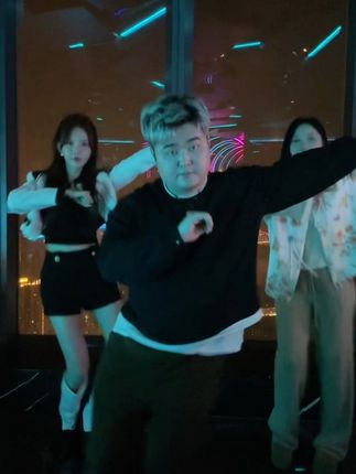 南妹儿再出奇招!新直播方式竟听大哥的话!