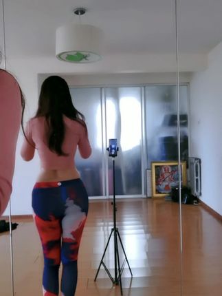 快手小阿姨霞旗袍热舞视频教程，学习传统舞蹈的魅力