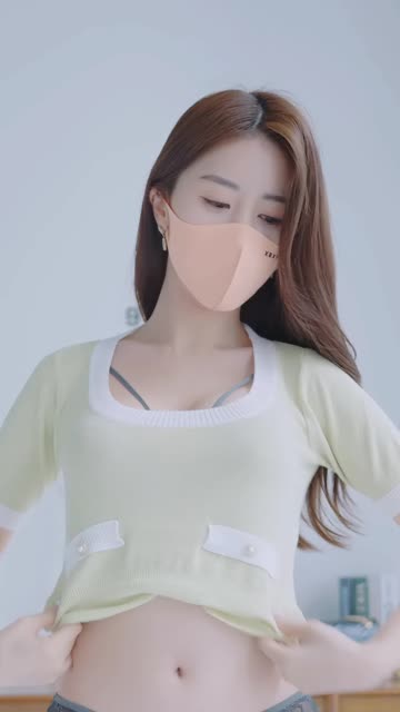 【快手】小阿姨刚刚出炉“透视无内”直播录屏,感受透视无内的神秘魅力