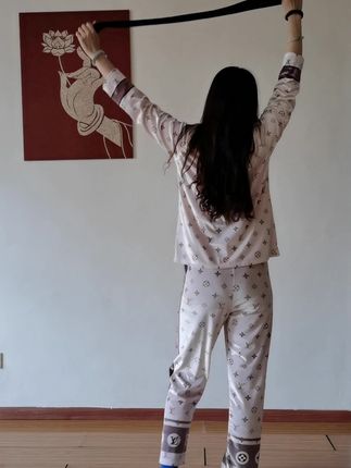 快手小阿姨霞旗袍热舞视频教程，学习传统舞蹈的魅力