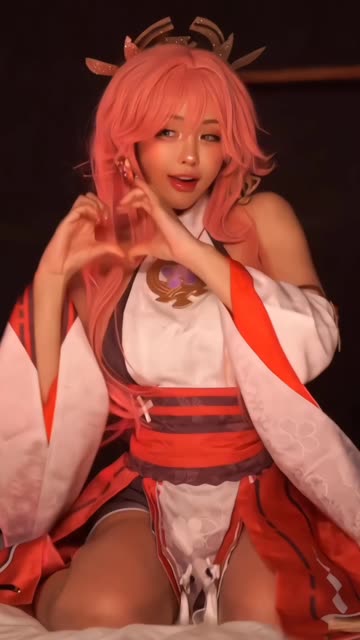 于芷晴觅圈新图紫色比基尼将性感与神秘相融合,抖音网红于芷晴MINI的精选新图