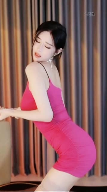 网易CC舞蹈主播小恩雅，私人订制舞蹈清凉一整年