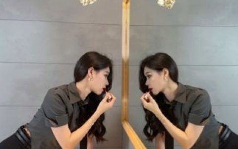 探索 Sia 不吃鱼的微密世界，发现更多惊喜