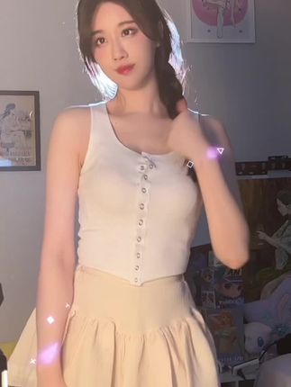 轩子巨二兔微博晒剧照，穿着亮点引发热议