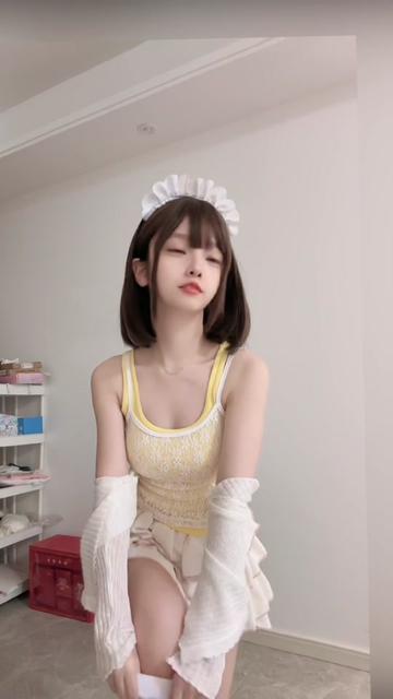 越南小姐姐ZinieQ合集,神乎其技的化妆技巧揭秘