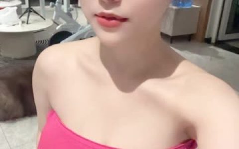 探索抖音网红奶雯微密圈，发现清纯与私密的震撼反差