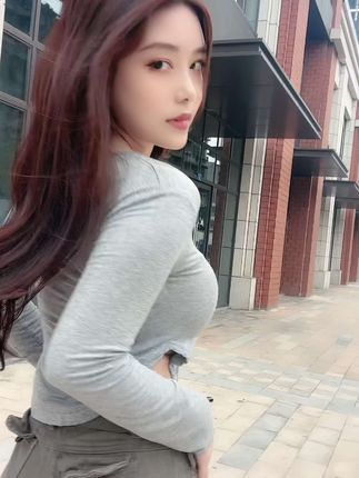 奶雯的圈子最新套图，抖音奶雯微密照片合集微笑的文文最新视频合集