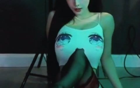 网易CC小恩雅20分钟视频引发热议，网友，土豪定制！