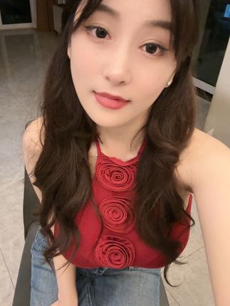 奶雯微密圈，抖音网红烧杯擦边老司机这谁顶得住？