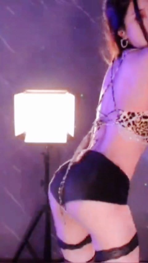 网易CC小恩雅20分钟视频传遍网络,网友土豪定制!