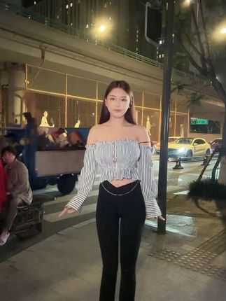 奶雯的圈子最新套图，抖音奶雯微密照片合集微笑的文文最新视频合集