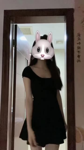 银色礼服禅院熏的时尚穿搭，时尚之选解析