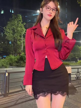 轩子巨二兔微博晒出剧照,穿着成为亮点引发热议