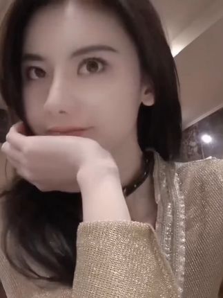 揭秘阿朱微密圈最新动态，[微密圈]就是阿朱啊红肚兜&下班地铁&乘务员&缆车