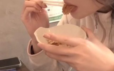 就是阿朱啊的旅行背包，网红模特的旅行必备物品