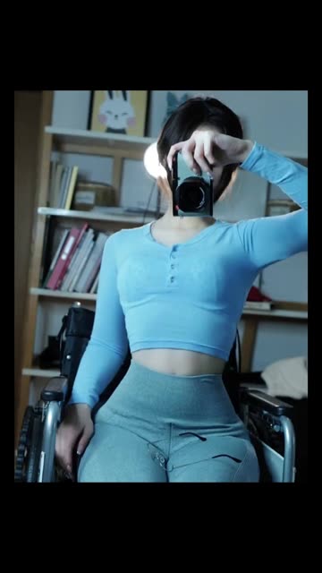 网红就是阿朱啊电竞男友打游戏被打扰的下场写真照图片视频