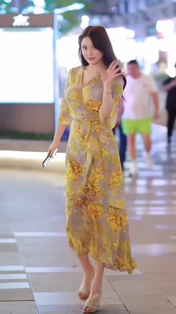 抖音奶雯微密照片合集,微笑的文文weme圈视频汇总