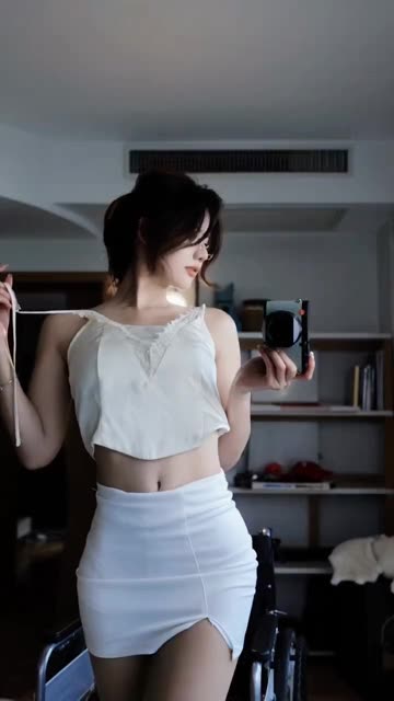 网红就是阿朱啊电竞男友打游戏被打扰的下场写真照图片视频