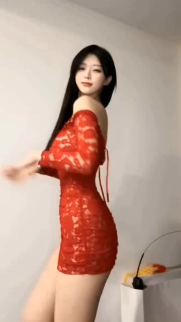 【微密圈】就是阿朱啊红色女仆装，性感装扮让人迷醉