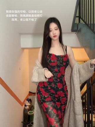 轩子巨二兔微密圈最新照片,酒红色短裙迷倒众人