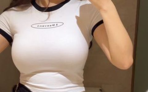 奶雯微密圈作品全集，展现清纯与诱惑的双重风采