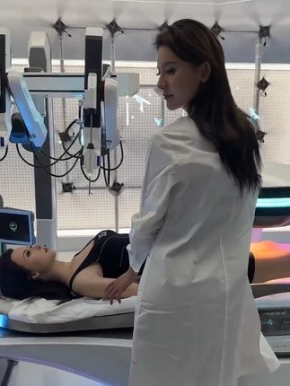 揭秘阿朱微密圈最新动态，[微密圈]就是阿朱啊红肚兜&下班地铁&乘务员&缆车