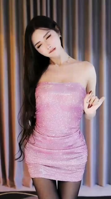 网易CC舞蹈主播小恩雅，私人订制舞蹈清凉一整年