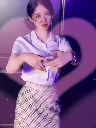 轩子巨二兔微密圈最新照片,酒红色短裙迷倒众人