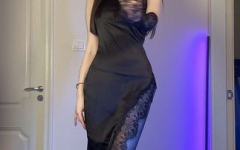 轩子巨二兔微博晒剧照，穿着亮点引发热议