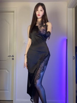 轩子巨二兔微博晒剧照，穿着亮点引发热议