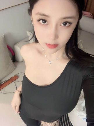 奶雯微密圈写真集，揭秘从清纯到私密的转变