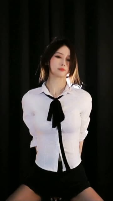 网易CC舞蹈主播小恩雅，私人订制舞蹈清凉一整年