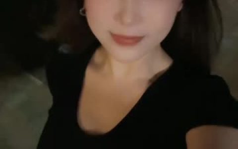 抖音奶雯微密照片合集，微笑的文文weme圈视频汇总