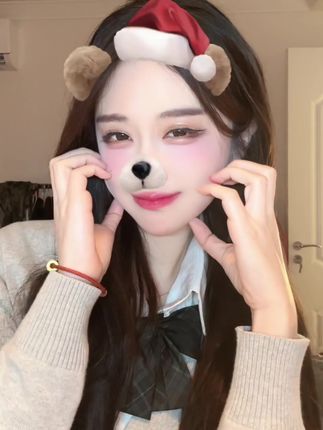 轩子巨二兔微密圈最新照片,酒红色短裙迷倒众人