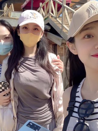 抖音网红奶雯的微密圈资源汇总，引发争议私密诱人内容惊艳