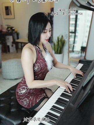 果儿Victoria弹钢琴，国际版TikTok太清凉了