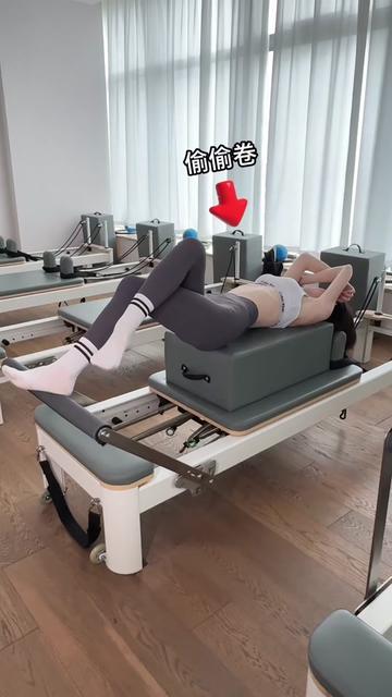 ZinieQ的佩罗娜角色COSPLAY，可爱至极