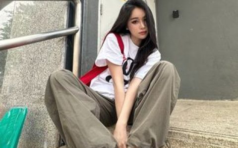 sia不吃鱼的微密圈全套作品赏析，穿搭美感的艺术解析