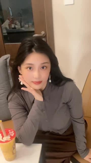 抖音奶雯的圈子,一见钟情的情愫微密圈