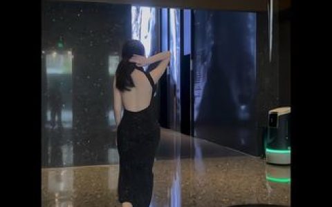 正妹自称「土肥圆矮挫穷」 逆天身材外拍照尺度超大，别样性感的展示