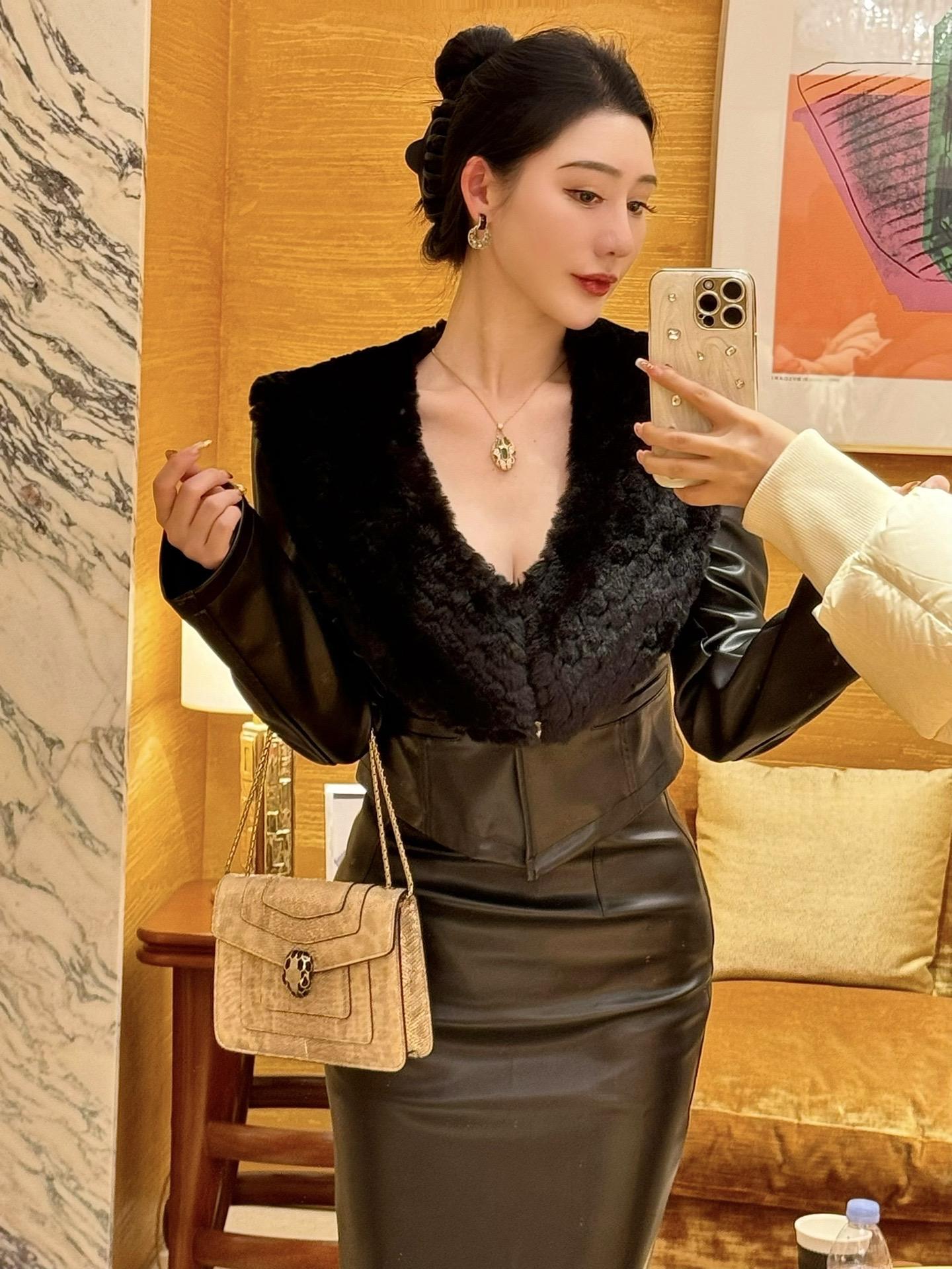 不爱笑的赛琳微密圈独家写真,美腿与时尚的完美融合