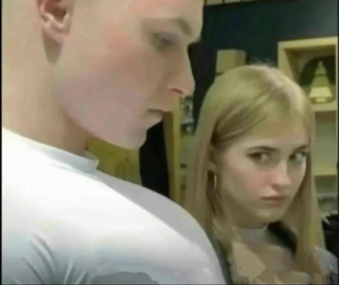 佐佐酱丝袜短裙火力全开,性感与可爱的完美结合