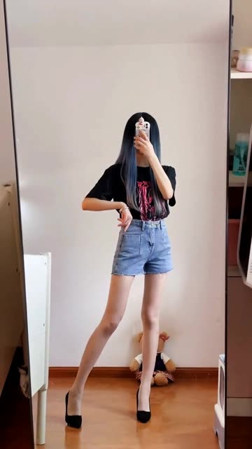 颜值博主小起本雾(蒹葭苍苍) 抖音粉丝353万,实力与魅力尽显