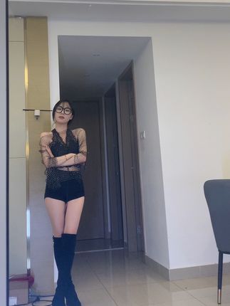 抖音颜值博主任智桃微密圈作品赏析，水蜜桃般的童颜！