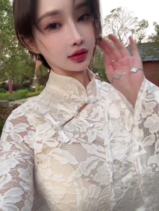 绝美女神周妍希！简约装扮尽显清新脱俗一颦一笑惊艳了时光，时尚与优雅的象征