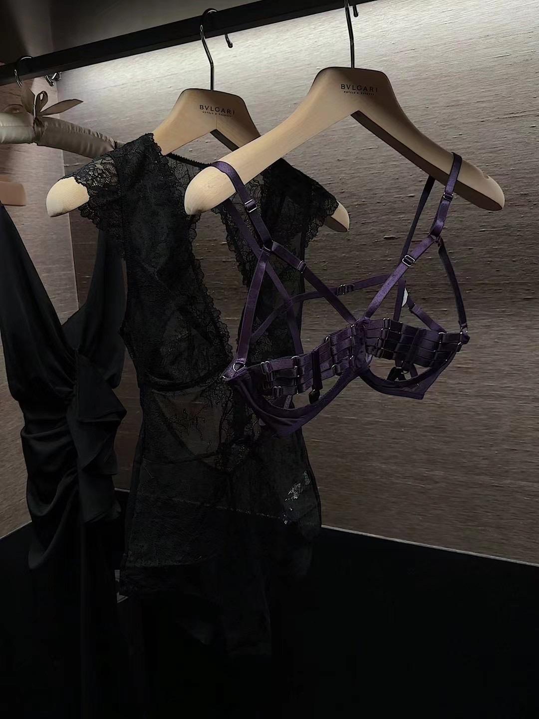 脸红Dearie的微密资源合集，高铁图片震撼发布！