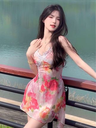 梅美超甜黑色裙子跳舞回放,性感与优雅并存的经典瞬间