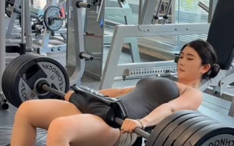 詹詹(詹妮)微密圈穿搭风格，时尚灵感与个人特色解析