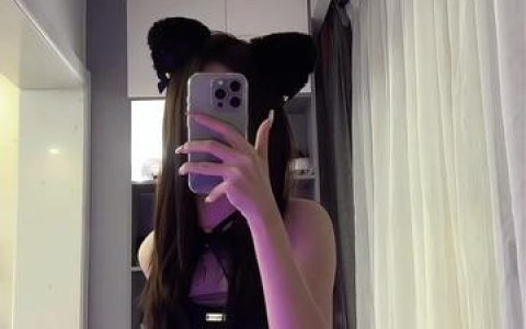 佐佐酱v简介颜艺翻白视频集锦，从素人到网红的成长之路