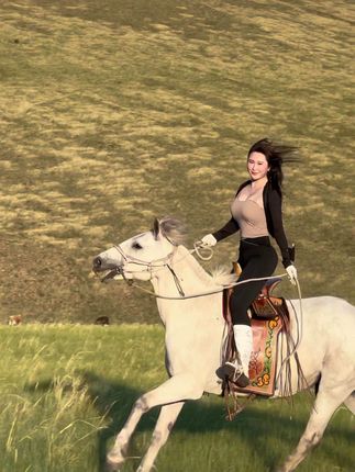 呼伦贝尔的骑马之旅，MIYA的美丽瞬间